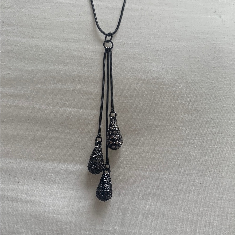 Elegant Black Teardrop Pendant Necklace